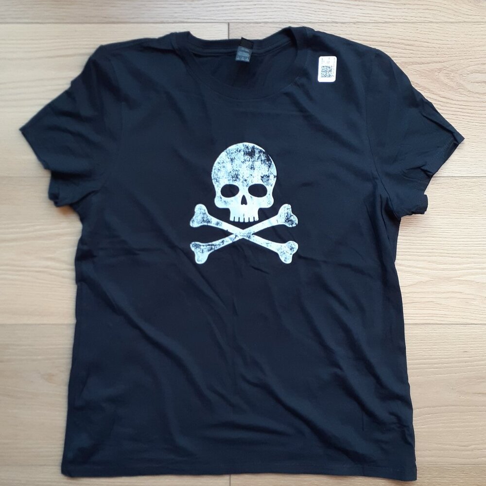 Skull and Crossbones Jolly Roger - New Women's Large Black T-Shirt